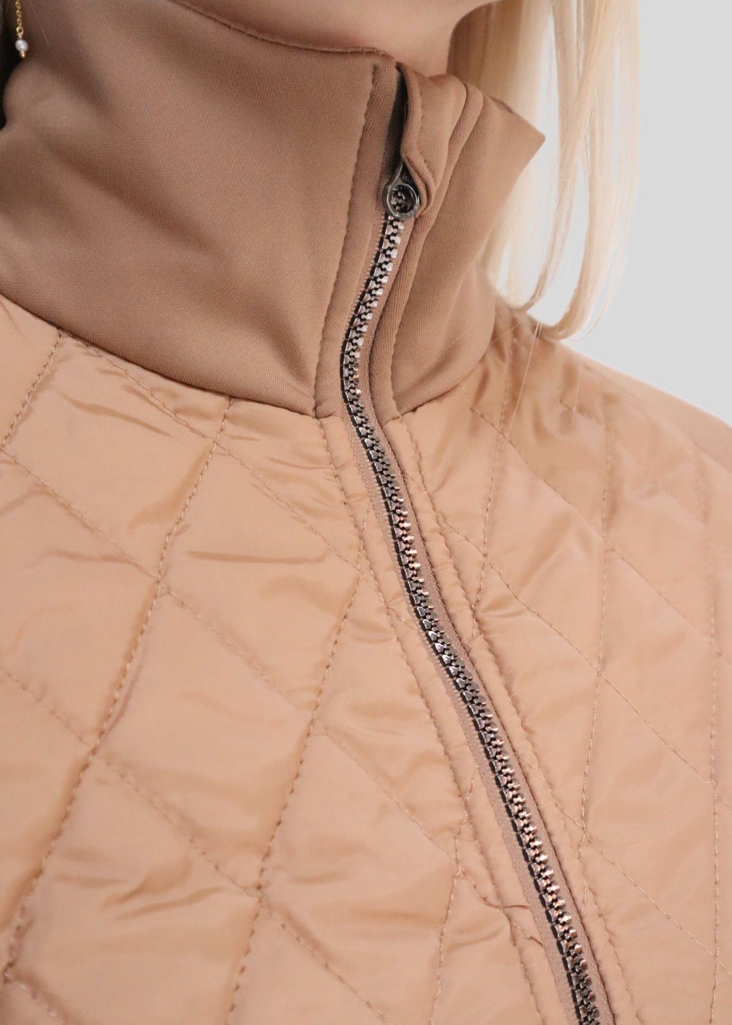 MoQuinn quilted hybrid jacket latte